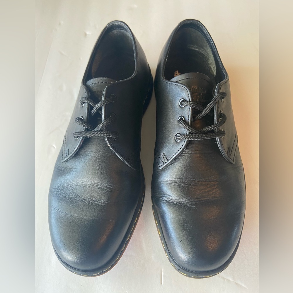 Dr Martens Mens  Size 6 - Women Size 7 Cavendish Low Cut , Black leather Shoes
